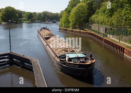 Berlin, Allemagne, se déplace vers la barge Kleinmachnow écluse sur le canal de Teltow Banque D'Images