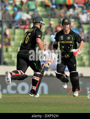 Dhaka, Bangladesh. Mar 28, 2014. Les joueurs de l'Australie en concurrence au cours de l'ICC Twenty20 Cricket World Cup Match contre West Indies à Sher-e-bangla National Stadium de Dhaka, Bangladesh, le 28 mars 2014. Shariful Islam Crédit :/Xinhua/Alamy Live News Banque D'Images