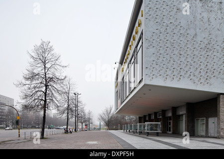 Berlin, Allemagne, Kino International dans la Karl Marx Allee --à Berlin-Mitte dans le brouillard Banque D'Images