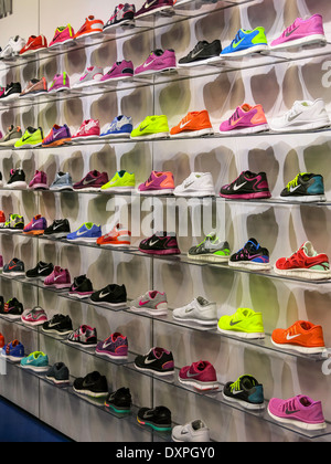 Mur de chaussure de sport, Foot Locker, International Plaza, Tampa, FL, USA Banque D'Images