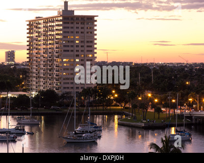 Vue de nuit de Fort Lauderdale, FL, USA Banque D'Images