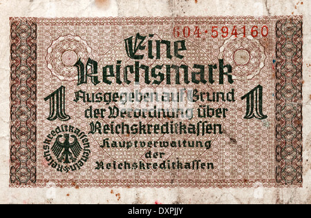 1 Reichsmark billets 1938-1945 recto contre macro blanc. Billets en euros pour la circulation dans les territoires occupés Banque D'Images