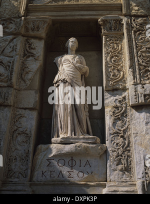 La statue de Sophia la déesse de la sagesse à la bibliothèque de Celsus à Ephesos, Turquie Banque D'Images