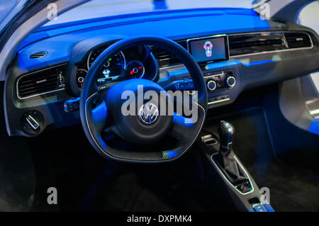 Poznan, Pologne. Mar 27, 2014. Poznan Motor Show est le plus grand événement juste en Pologne, l'industrie automobile, organisé chaque année par la foire internationale. Sur la photo Volkswagen XL1. Credit : Lukas Juszczak/Alamy Live News Banque D'Images