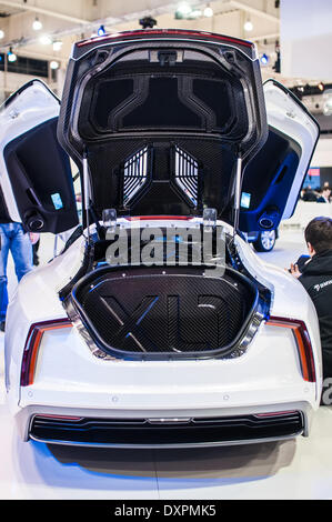 Poznan, Pologne. Mar 27, 2014. Poznan Motor Show est le plus grand événement juste en Pologne, l'industrie automobile, organisé chaque année par la foire internationale. Sur la photo Volkswagen XL1. Credit : Lukas Juszczak/Alamy Live News Banque D'Images