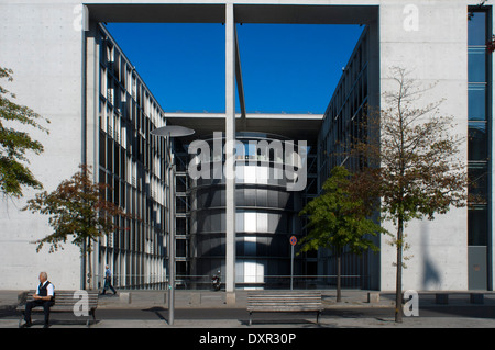 Paul Loebe House, Allemagne, Berlin. Le verre-et-béton Paul-Löbe-Haus abrite des bureaux pour la validation parlementaire du Bundestag Banque D'Images