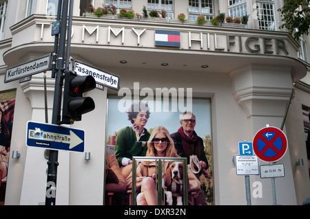 Confluent de la Fasanenstrasse et rues kurfürstenstrasse. Tommy Hilfiger. Berlin est un paradis du shopping. D'une traditionnelle Banque D'Images