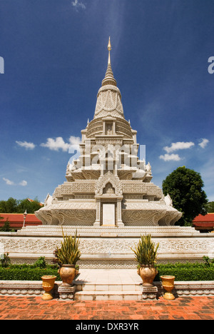 Stupa dans le Palais Royal. Phnom Penh. Le Palais Royal de Phnom Penh a été construit il y a plus d'un siècle pour servir de residen Banque D'Images