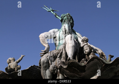 Berlin, Allemagne, les figures de fontaine de Neptune Banque D'Images