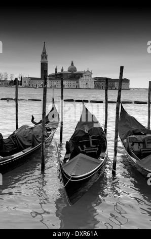 Bateau traditionnel en bois à Venise gondoles close up et détail Banque D'Images