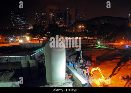 Singapour. Mar 29, 2014. Photo prise le 29 mars 2014 montre la vue de la Marina Bay pendant l'heure de la Terre à Singapour. Credit : Puis Chih Wey/Xinhua/Alamy Live News Banque D'Images