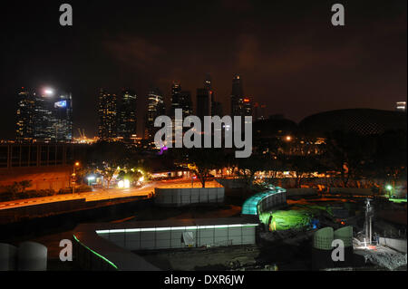 Singapour. Mar 29, 2014. Photo prise le 29 mars 2014 montre la vue de la Marina Bay pendant l'heure de la Terre à Singapour. Credit : Puis Chih Wey/Xinhua/Alamy Live News Banque D'Images