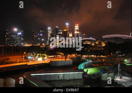 Singapour. Mar 29, 2014. Photo prise le 29 mars 2014 montre la vue de la Marina Bay pendant l'heure de la Terre à Singapour. Credit : Puis Chih Wey/Xinhua/Alamy Live News Banque D'Images