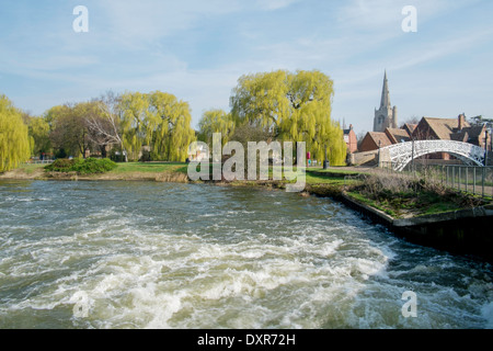 Sol en bois passerelle sur la Great Ouse. Banque D'Images