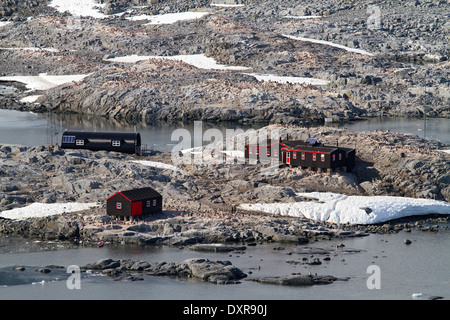 Penguin Bureau de poste, Port Lockroy, sur la péninsule Antarctique, l'Antarctique s'y arrêtent souvent pour les touristes en tourisme de croisière. Banque D'Images