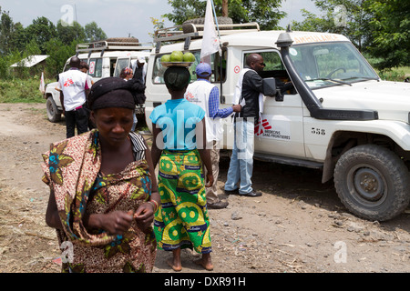 L'équipe MSF près de Rutshuru, au nord Kiwu ,RDC,République démocratique du Congo. Banque D'Images