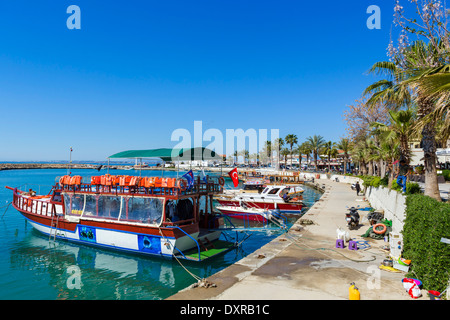 Bateaux dans le port de la vieille ville, Côté, Antalya Province, Turkey Banque D'Images