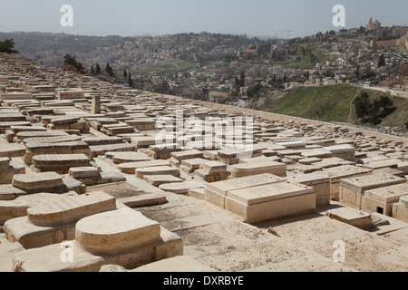 Cimetière juif sur le Mont des Oliviers, Jérusalem, Israël. Banque D'Images