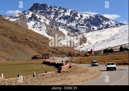 Enneigés des montagnes de l'Atlas, Maroc Oukaimeden Banque D'Images