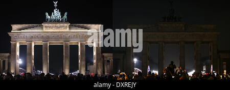 Berlin. Mar 29, 2014. Le combo photo prise le 29 mars 2014 montre l'allumée (L) et non lumineuse (R) Porte de Brandebourg au cours de la campagne 2014 de l'heure de la terre en Allemagne, Berin. Earth Hour est un événement mondial organisé par le WWF et a lieu le dernier samedi du mois de mars chaque année, d'encourager les ménages et les entreprises à éteindre leurs lumières et autres appareils électriques pendant une heure pour exprimer leur préoccupation à propos du changement climatique. Credit : Zhang Fan/Xinhua/Alamy Live News Banque D'Images