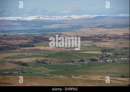 En regardant la partie supérieure vers l'Eden Valley de collines couvertes de neige du quartier du lac. , Cumbria (Royaume-Uni) Banque D'Images