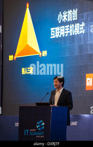 Shenzhen, la province chinoise du Guangdong. 30Th Mar, 2014. Lei Jun, fondateur de la technologie Xiaomi, prononce un discours lors de la cérémonie d'ouverture de la Chine (Shenzhen) 2014 IL Sommet à Shenzhen, province du Guangdong en Chine du sud, le 30 mars 2014. © AAM Siqian/Xinhua/Alamy Live News Banque D'Images