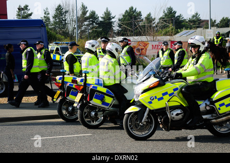 Les agents de police et la Police moto .nerg tiques ,Peterborough UK. Banque D'Images