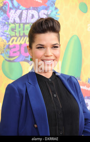 Los Angeles, CA, USA . Mar 29, 2014. L'actrice America Ferrera arrive sur le tapis orange de Nickelodeon's 27th Annual Kids' Choice Awards à USC Galen Center de Los Angeles, USA, le 29 mars 2014. Photo : Hubert Boesl/DPA - AUCUN SERVICE DE FIL-/-- Crédit : afp photo alliance/Alamy Live News Banque D'Images