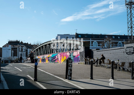 Pont peint à Camden, NW1, Londres, Royaume-Uni Banque D'Images