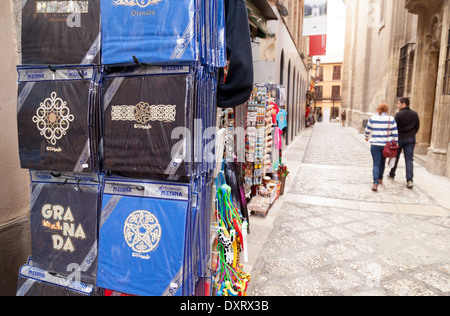 Boutiques dans les petites rues de l'Albaicin, Grenade, Andalousie Espagne Europe Banque D'Images