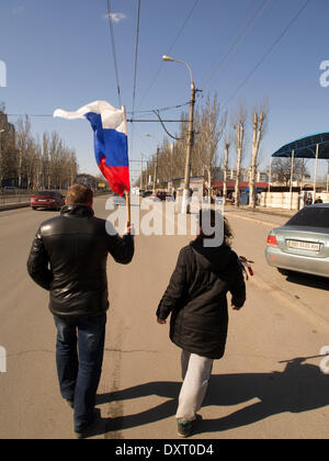 Kiev, UKRAINE - le 30 mars 2014 : Pro-Russian mars anti-gouvernementales ont eu lieu aujourd'hui dans la rue. De petits groupes de protestataires sous les drapeaux russes, en scandant "La Russie !" et "Le fascisme ne passera pas !" transmis de différentes parties du centre-ville. Crédit : Igor Golovnov/Alamy Live News Banque D'Images