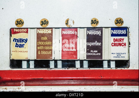 Ancien distributeur de chocolat Nestlé Banque D'Images