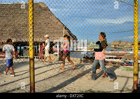 Port de Bellavista Nanay- à Iquitos . Département de Loreto .PÉROU Banque D'Images