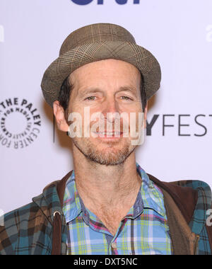 Hollywood, Californie, USA. Mar 28, 2014. Denis O'Hare arrive pour la soirée de clôture Paleyfest 2014 : American Horror Story COVEN au Kodak Theater. © Lisa O'Connor/ZUMAPRESS.com/Alamy Live News Banque D'Images