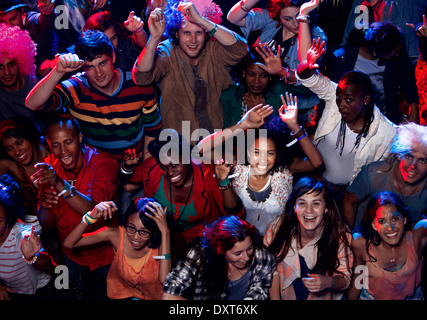 Fans cheering at music festival Banque D'Images