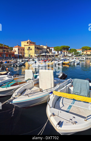 Harbour et de la promenade de Marina di Campo, de l'île d'Elbe, Toscane, Italie Banque D'Images