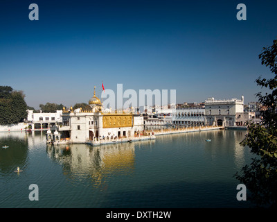 L'Inde, Punjab, Amritsar, Gole Bagh, Shree Tirth de Durgiana Mandir Lakshmi Narayan Temple Hindou entouré d'extérieure Banque D'Images