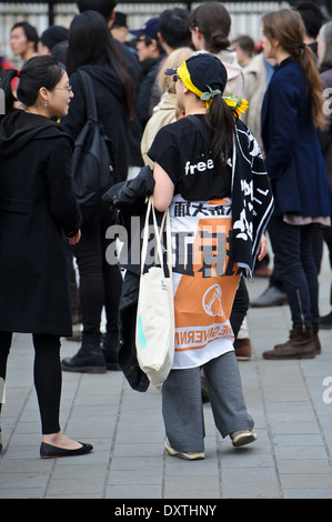 Les étudiants taiwanais qui protestaient pacifiquement au sujet de la démocratie à Taiwan et de service accord commercial avec la Chine à Trafalgar Square,UK Banque D'Images