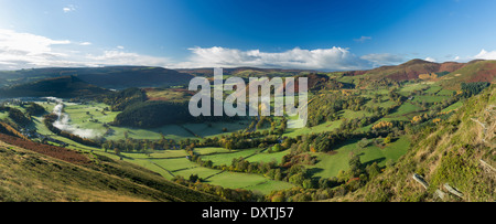 Couleurs d'automne et de la brume dans la vallée de la Dee (Dyffryn Dyfrdwy) près de Llangollen, Denbighshire, Wales Banque D'Images