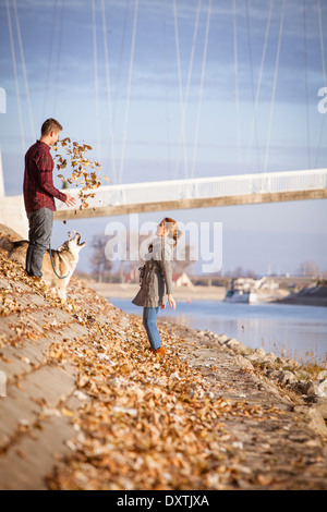 Couple avec Chien, Croatie Banque D'Images