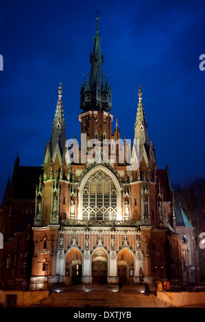 Église de St Joseph - historique d'une église catholique romaine à Cracovie, au crépuscule, en Pologne Banque D'Images