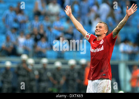 Porto Alegre, Brésil. 30Th Mar, 2014. D'Alessandro célébration dans le dernier match de championnat Gaucho entre Gremio et l'Internacional de Porto Alegre, joué à l'Arena do Gremio, le 30 mars 2014. Photo : Edu/Urbanandsport Nurphoto Andrade/crédit : Edu/NurPhoto ZUMAPRESS.com/Alamy Andrade/Live News Banque D'Images