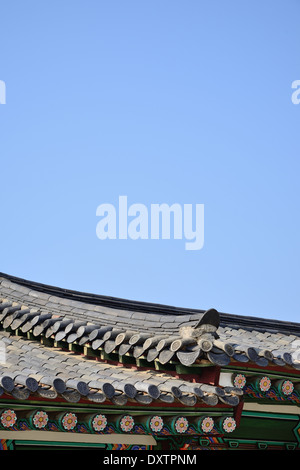 Toits du Palais Gyeongbok avec ciel clair à Séoul, Corée Banque D'Images