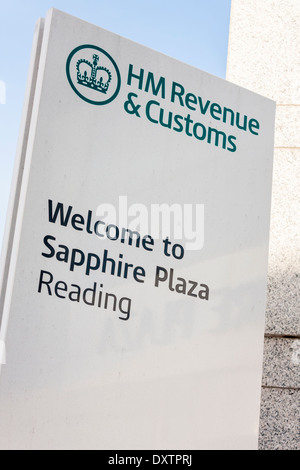 Enseigne à l'extérieur des bureaux de HMRC, ex-Reading, Berkshire, England, GB, au Royaume-Uni. Banque D'Images