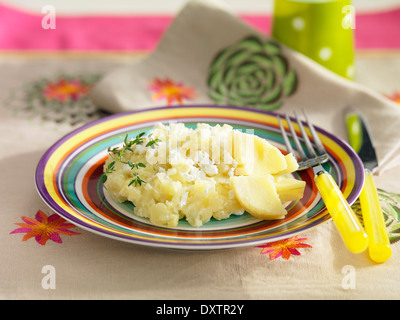 Topinambour avec du fromage de chèvre Banque D'Images