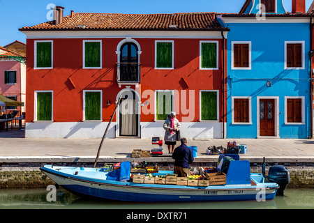 Fruits et légumes Mobile Shop, l'île de Burano, Veneto, Italie Banque D'Images