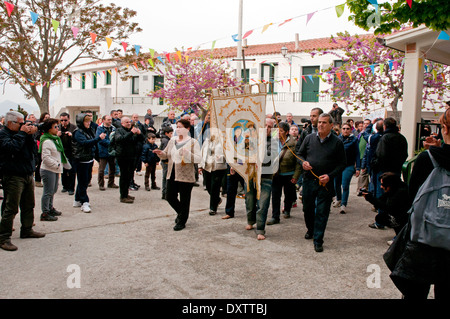 Les gens et procession religieuse au sanctuaire de San Francesco, Lula, région de Barbagia,Sardaigne, Italie Banque D'Images