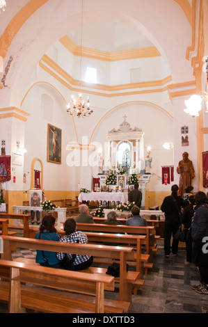 Les gens et procession religieuse au sanctuaire de San Francesco, Lula, région de Barbagia,Sardaigne, Italie Banque D'Images