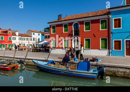 Fruits et légumes Mobile Shop, l'île de Burano, Veneto, Italie Banque D'Images