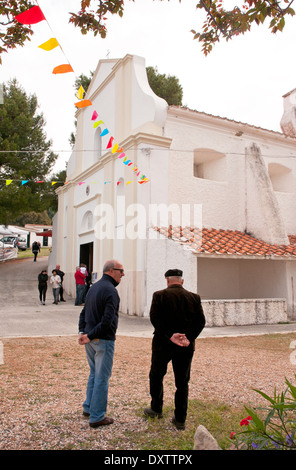 Les gens et procession religieuse au sanctuaire de San Francesco, Lula, région de Barbagia,Sardaigne, Italie Banque D'Images